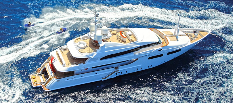 CRN - Splendide Magnifica 43 2001 TissoT Yacht Charter Suisse