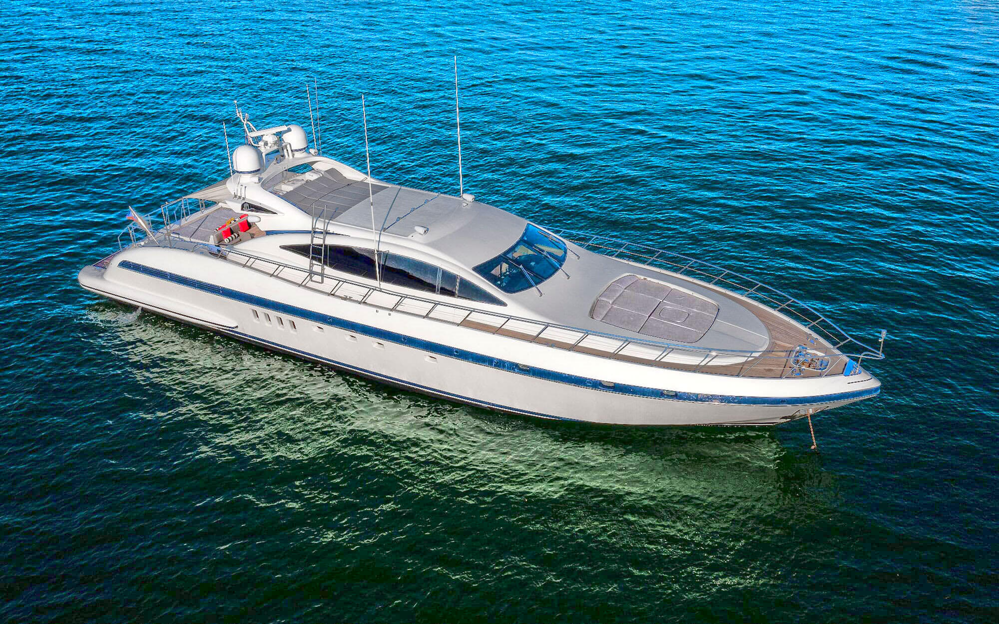Mangusta - Overmarine - Wunderschöne 92 2006 TissoT Yacht Charter Schweiz