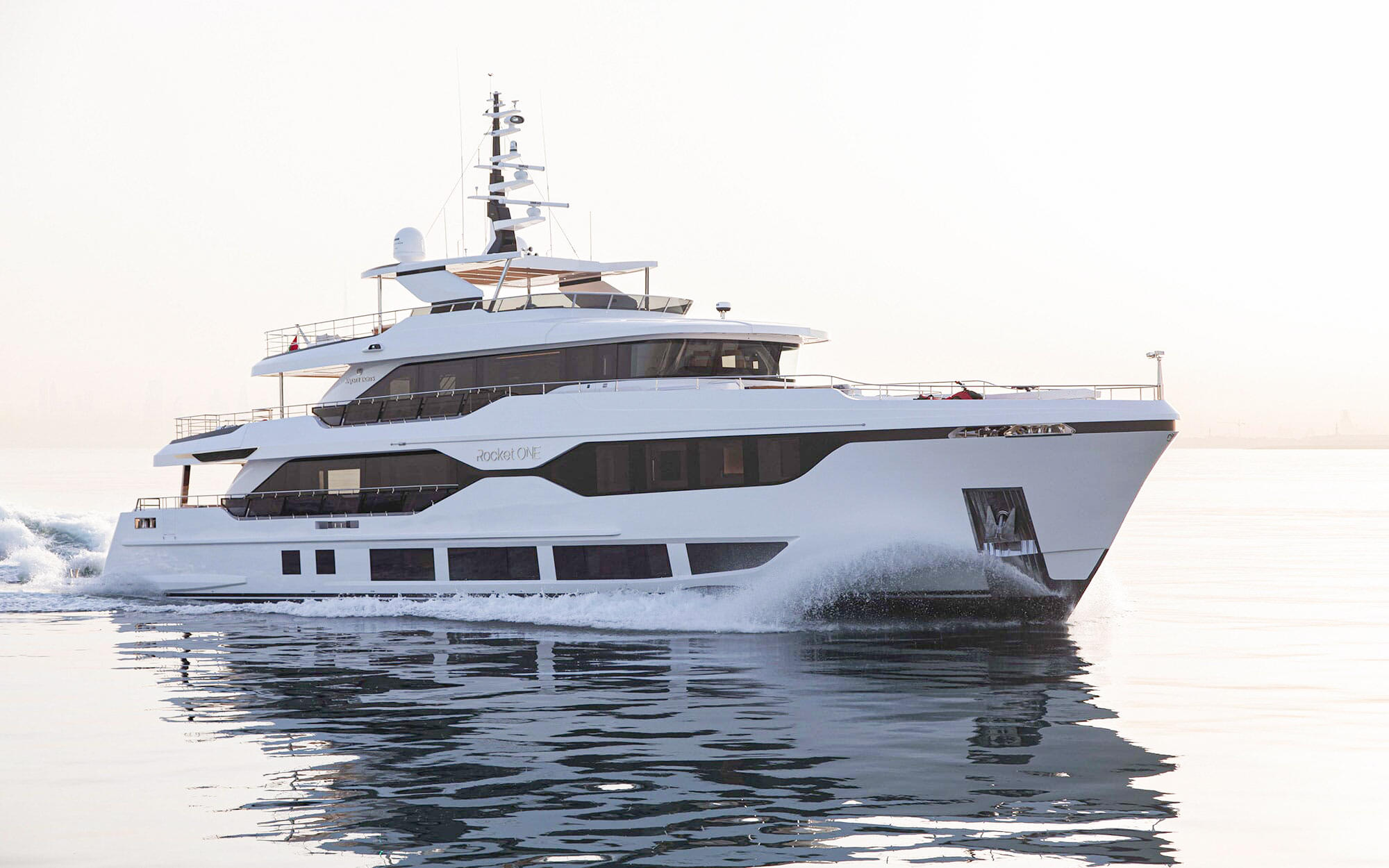 Gulf Craft - Wunderschöne Majesty 120 2022 TissoT Yachts Charter Schweiz