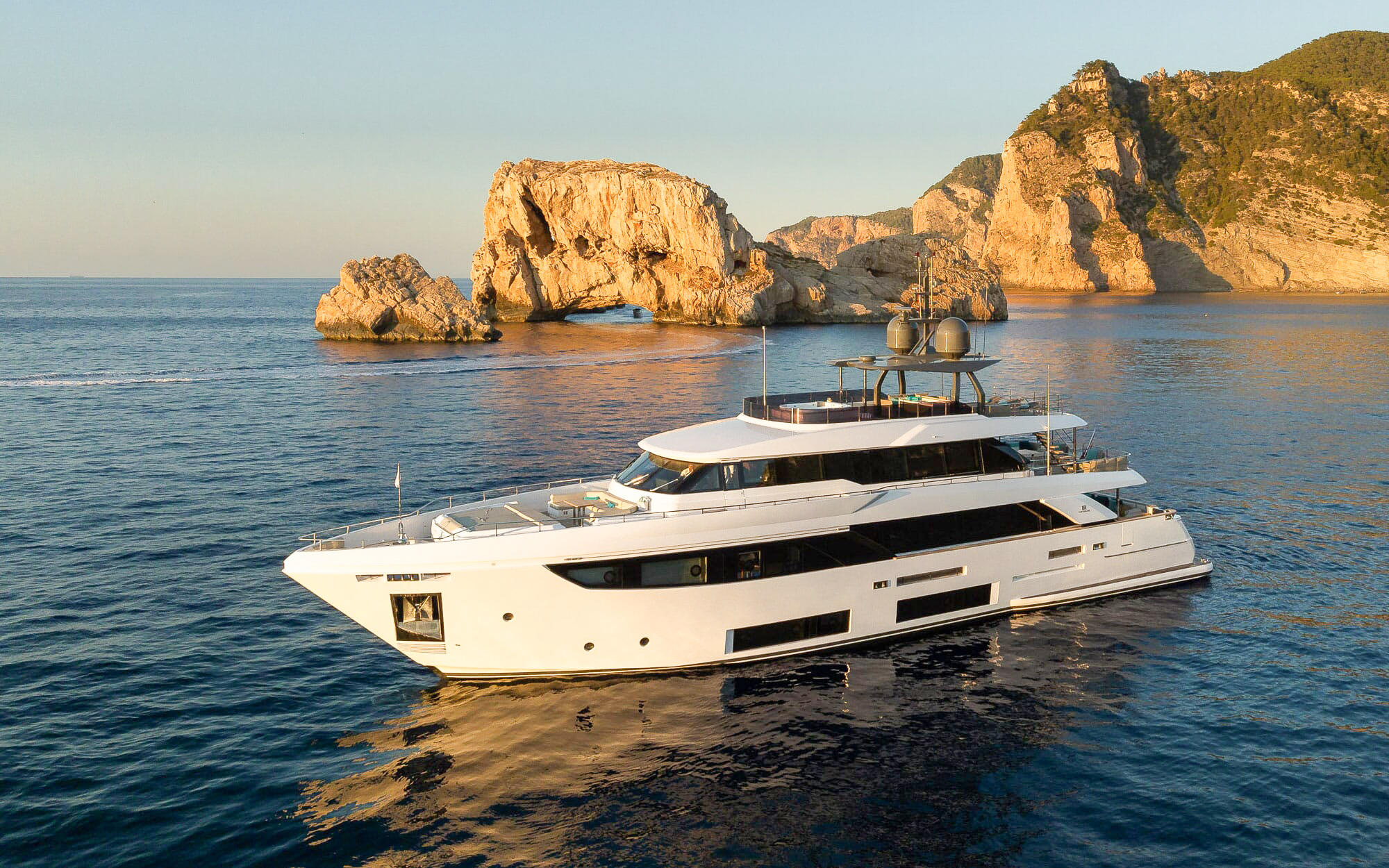 Custom Line - Nice Navetta 33 2020 TissoT Yachts Charter Switzerland